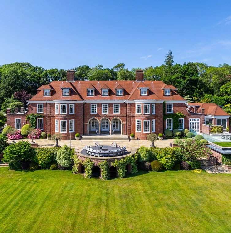 Distinguished private estate in the Home Counties
